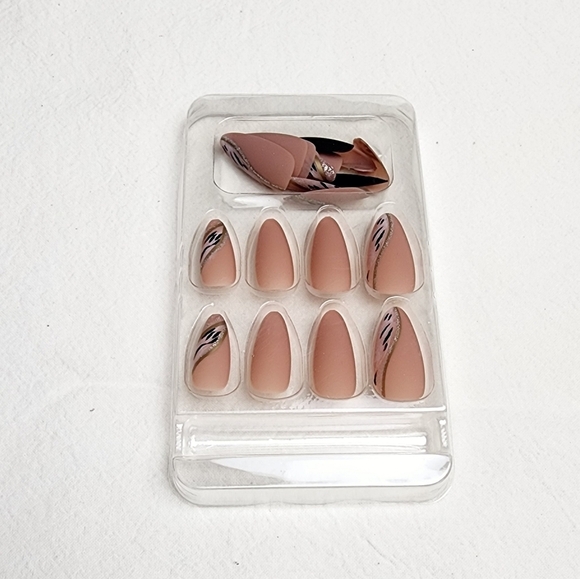 24 Pieces Fake Press On Nails - Picture 5 of 6